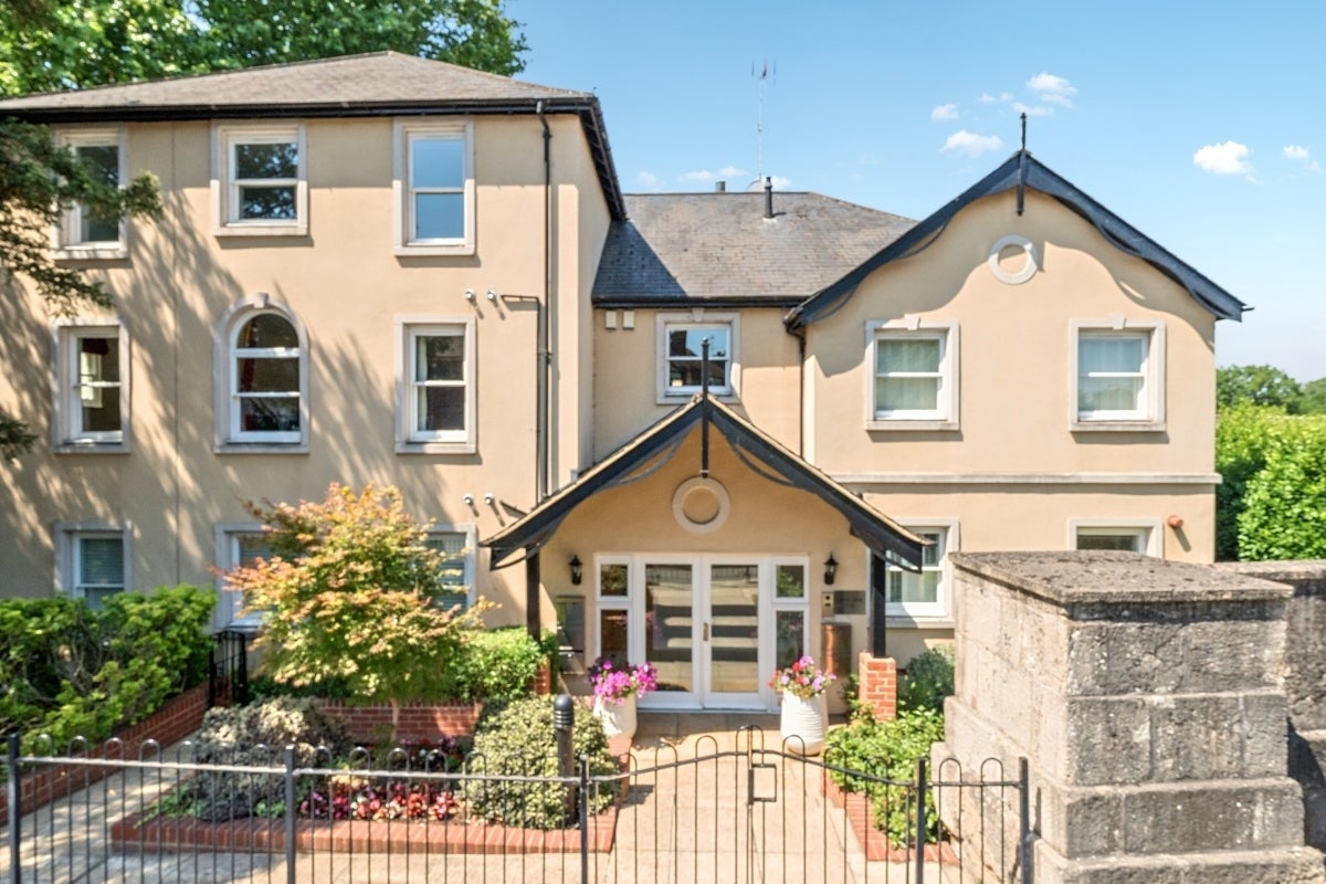 Flat Bath Road in Taplow