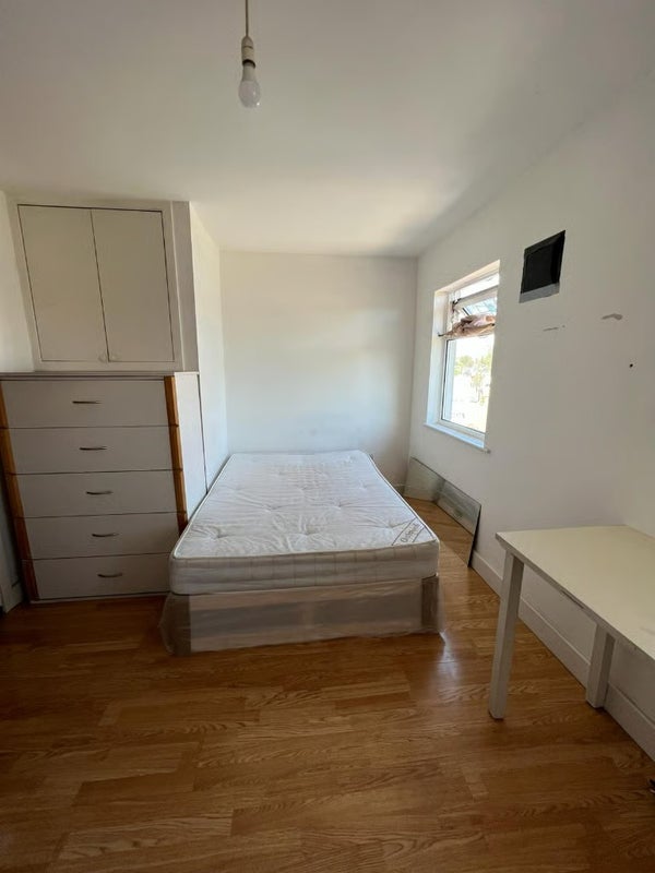 Flat Greenford Road in London