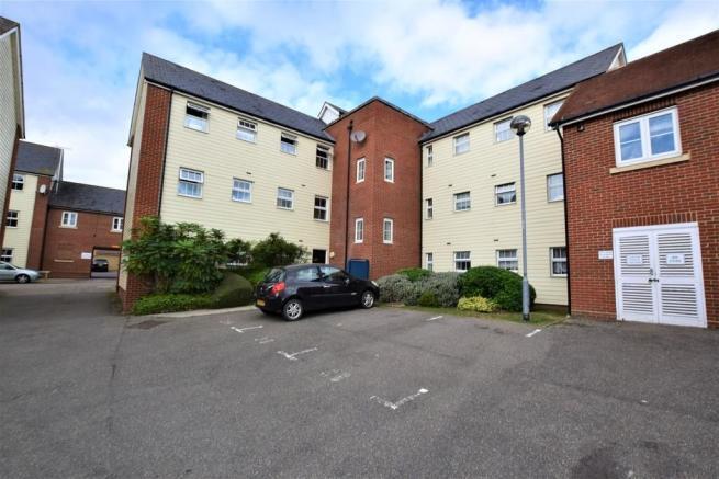 Flat Randall Close in Witham