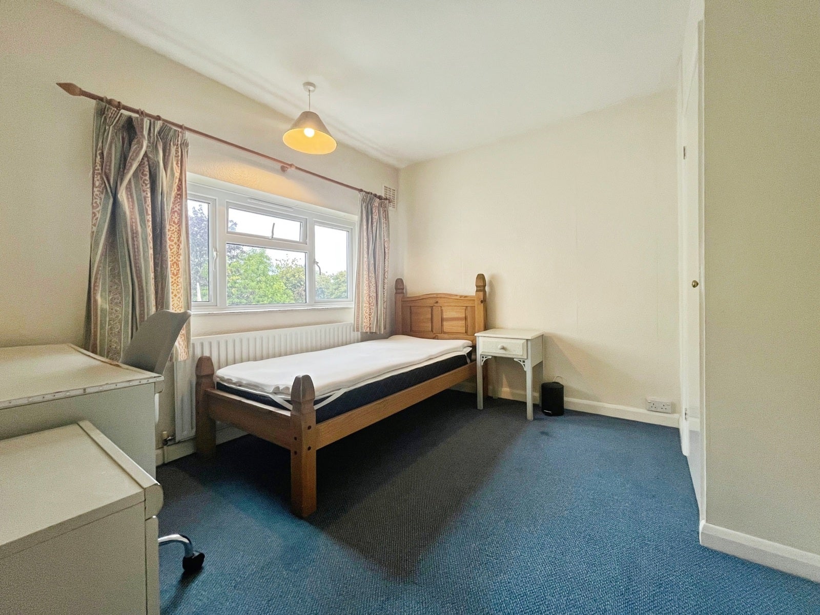 Room Larchwood Drive in Borough of Runnymede