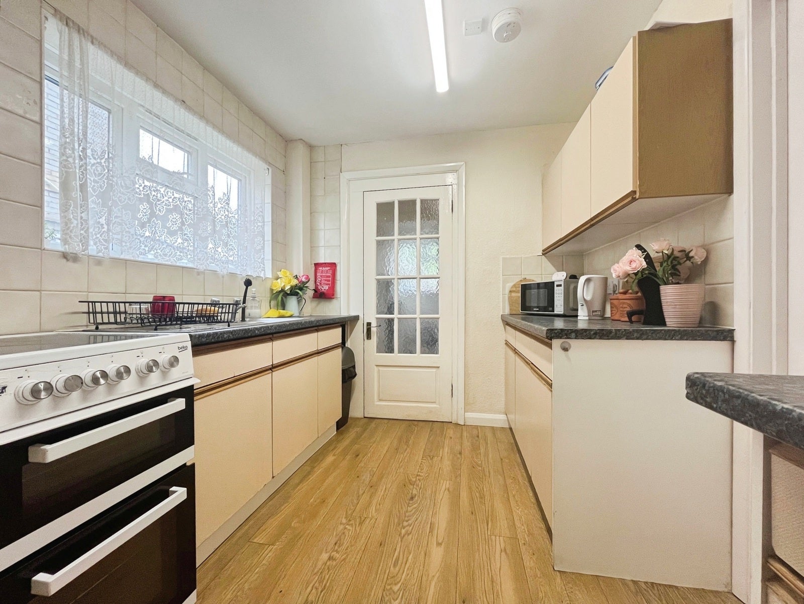 Room Larchwood Drive in Borough of Runnymede