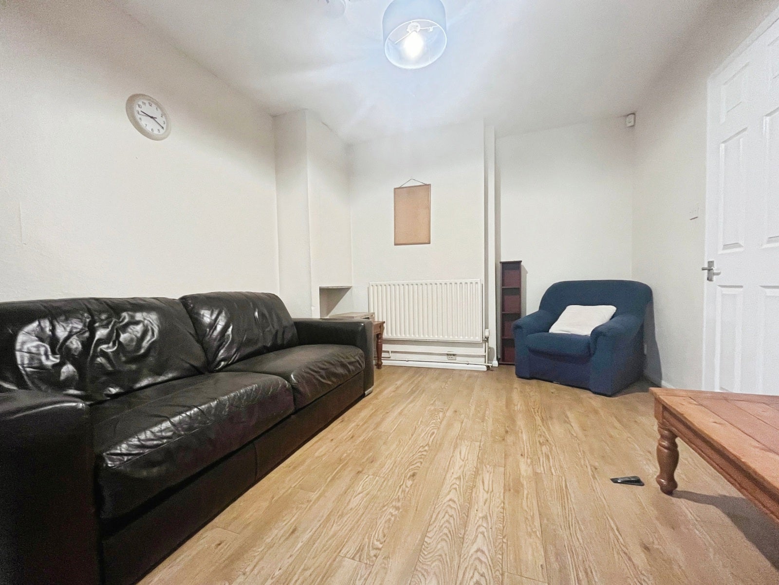 Room Larchwood Drive in Borough of Runnymede