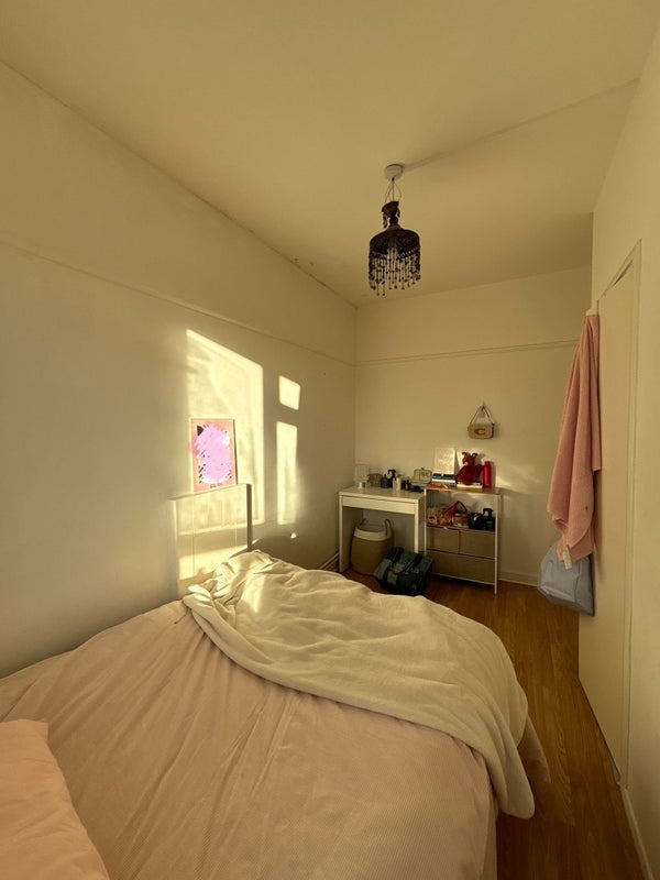 Room Ravenet Street in Greater London