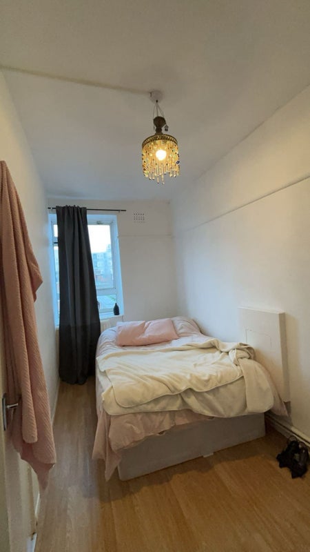 Room Ravenet Street in Greater London