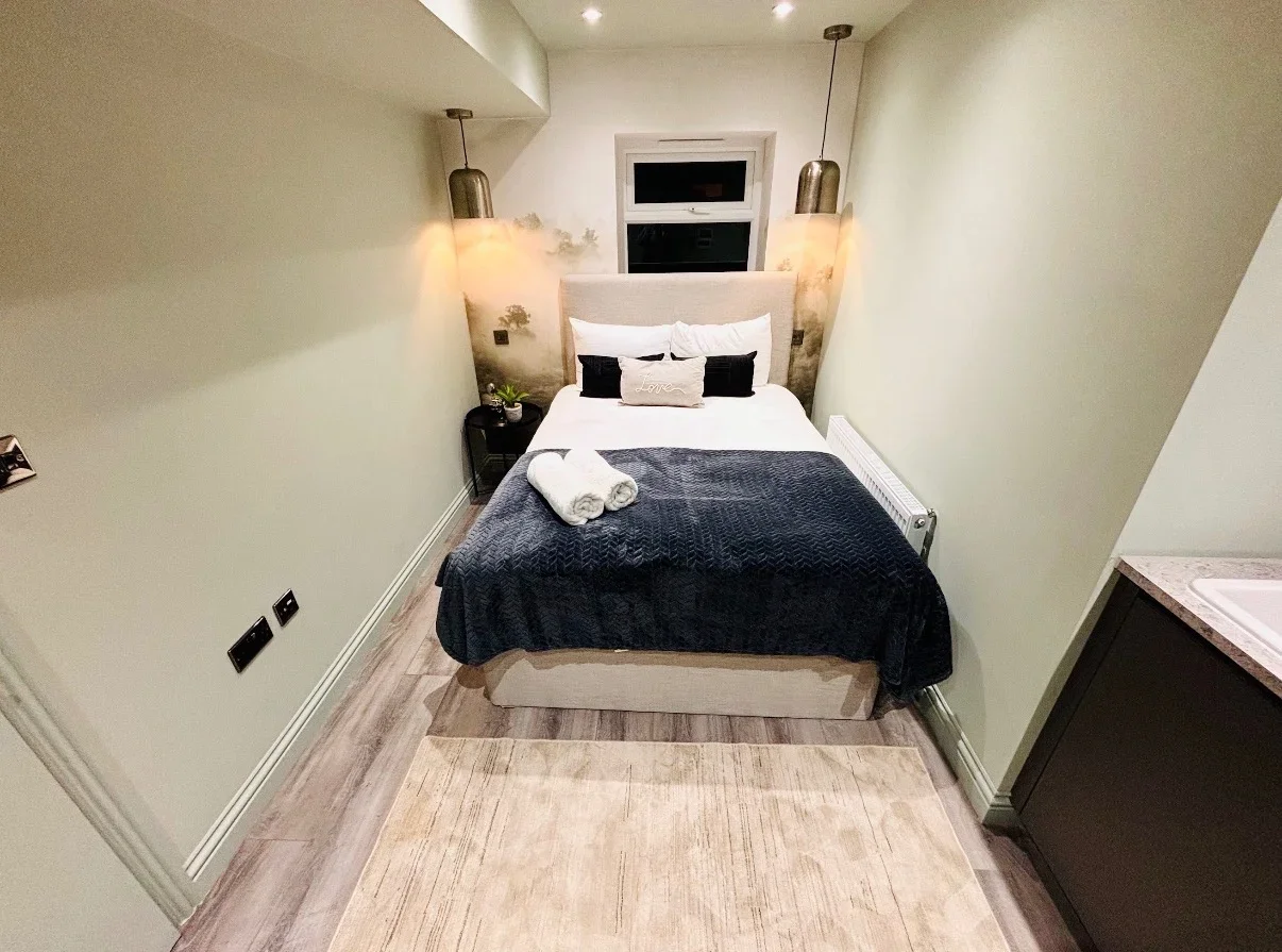 Room Buckleigh Road in Greater London