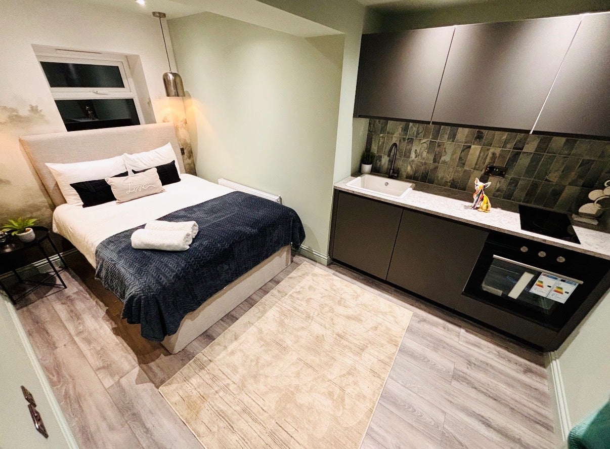Room Buckleigh Road in Greater London