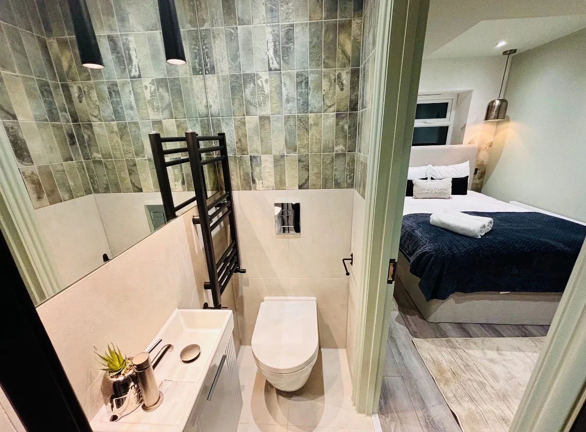 Room Buckleigh Road in Greater London