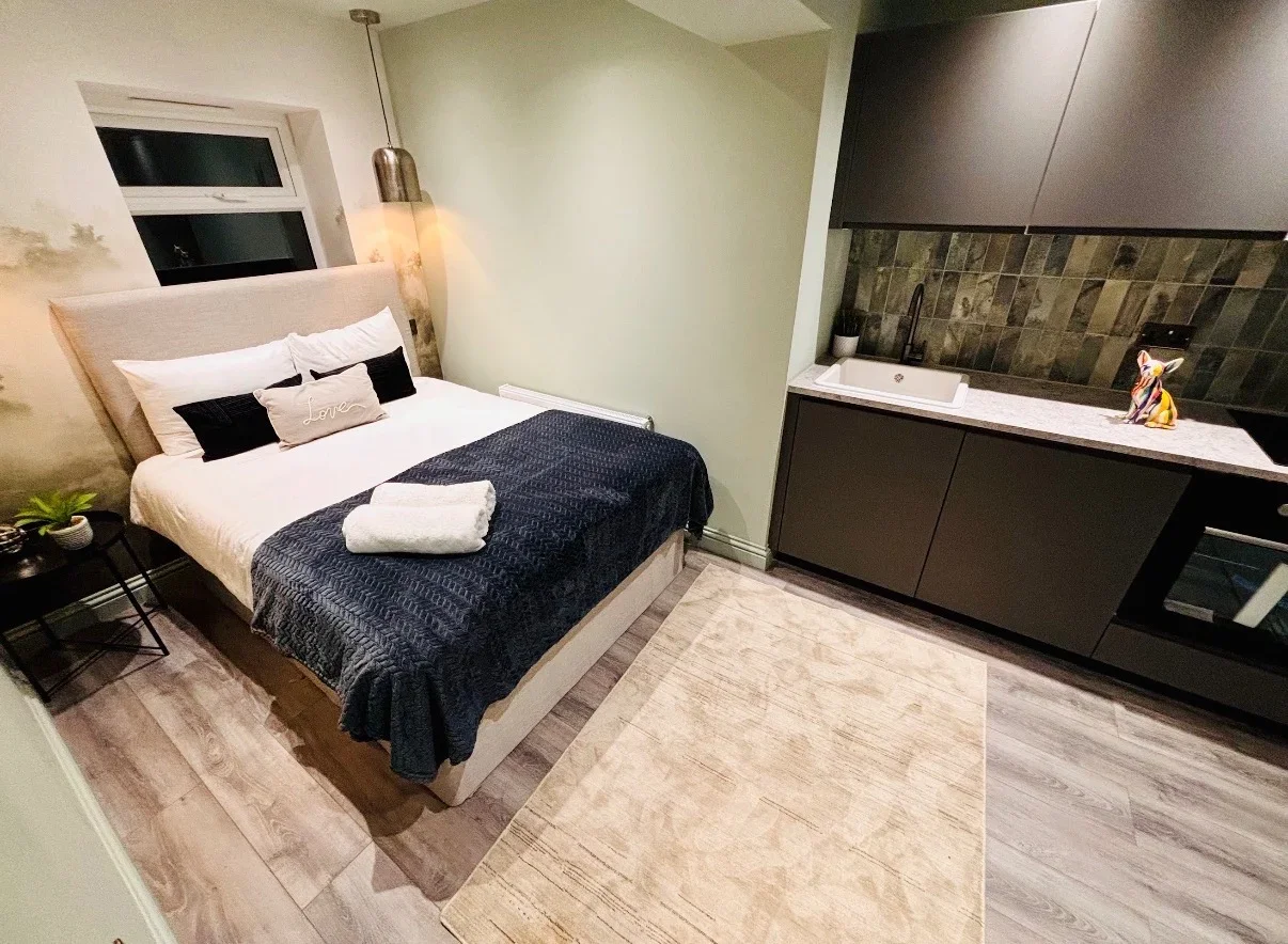 Room Buckleigh Road in Greater London