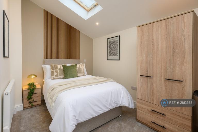 Room Lewes Road in Darlington