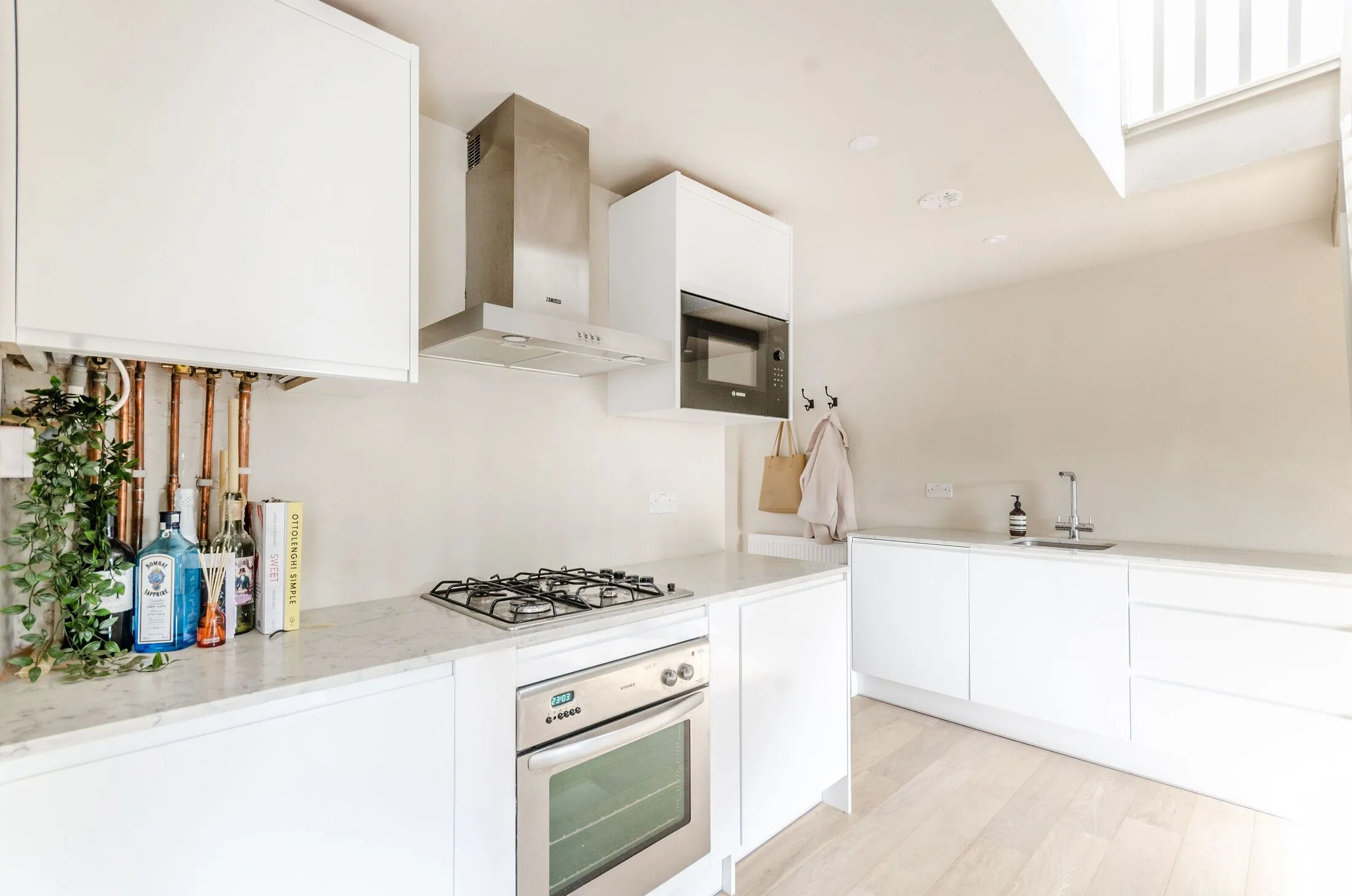 Flat Woolstone Road in Greater London