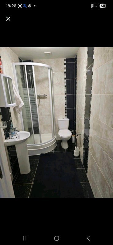 Room Warwick Road in Blackburn