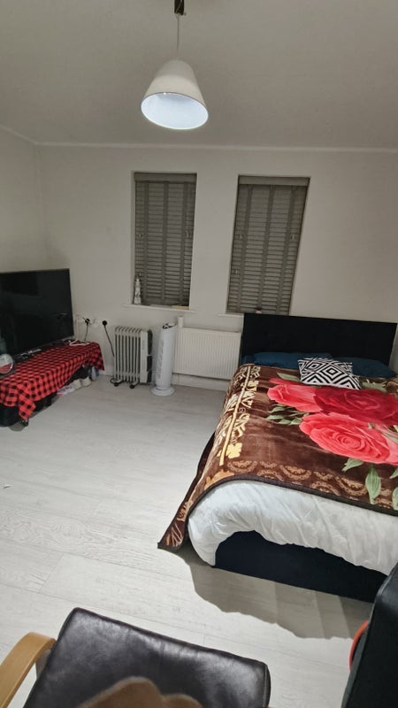 Room Warwick Road in Blackburn