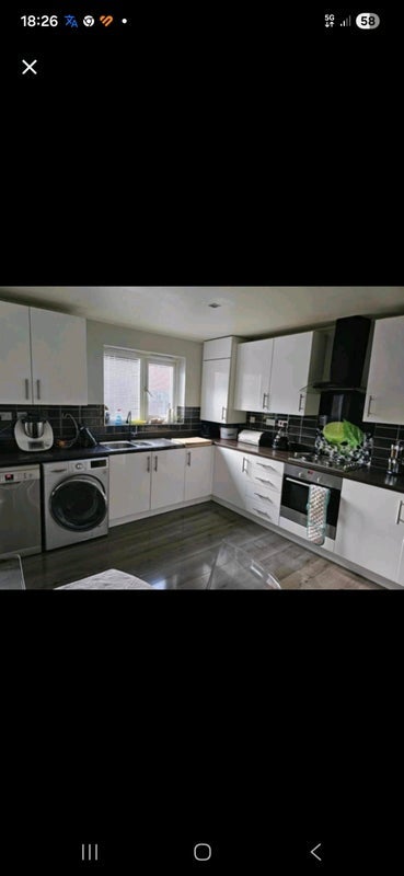 Room Warwick Road in Blackburn