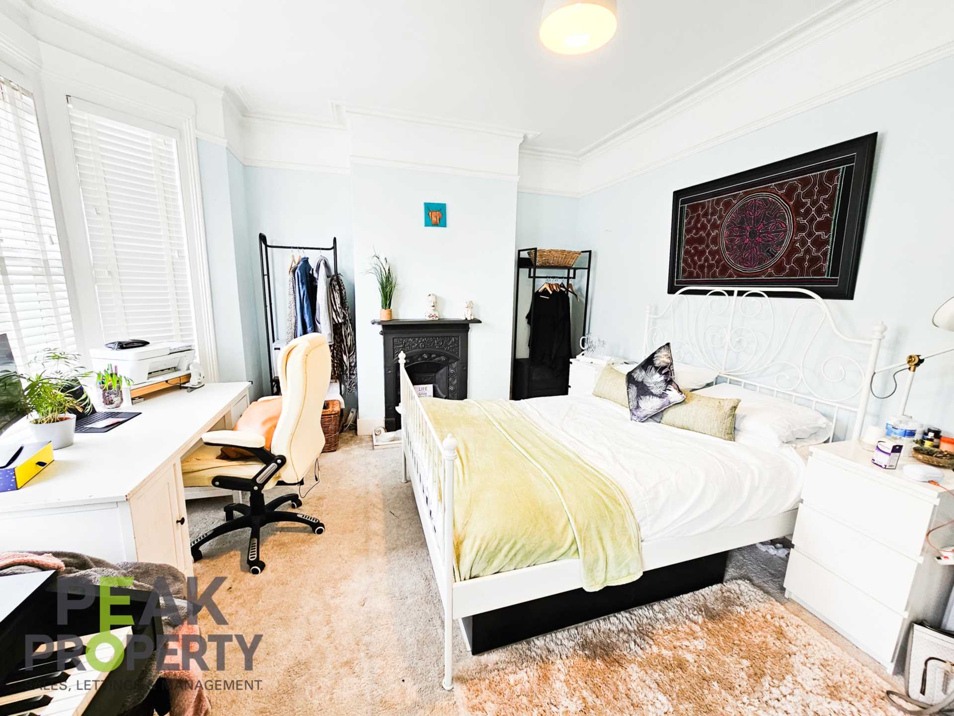 Room Gordon Road in Southend-on-Sea