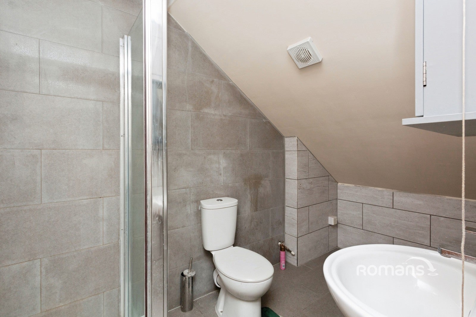 Room Newport Road in Rushmoor