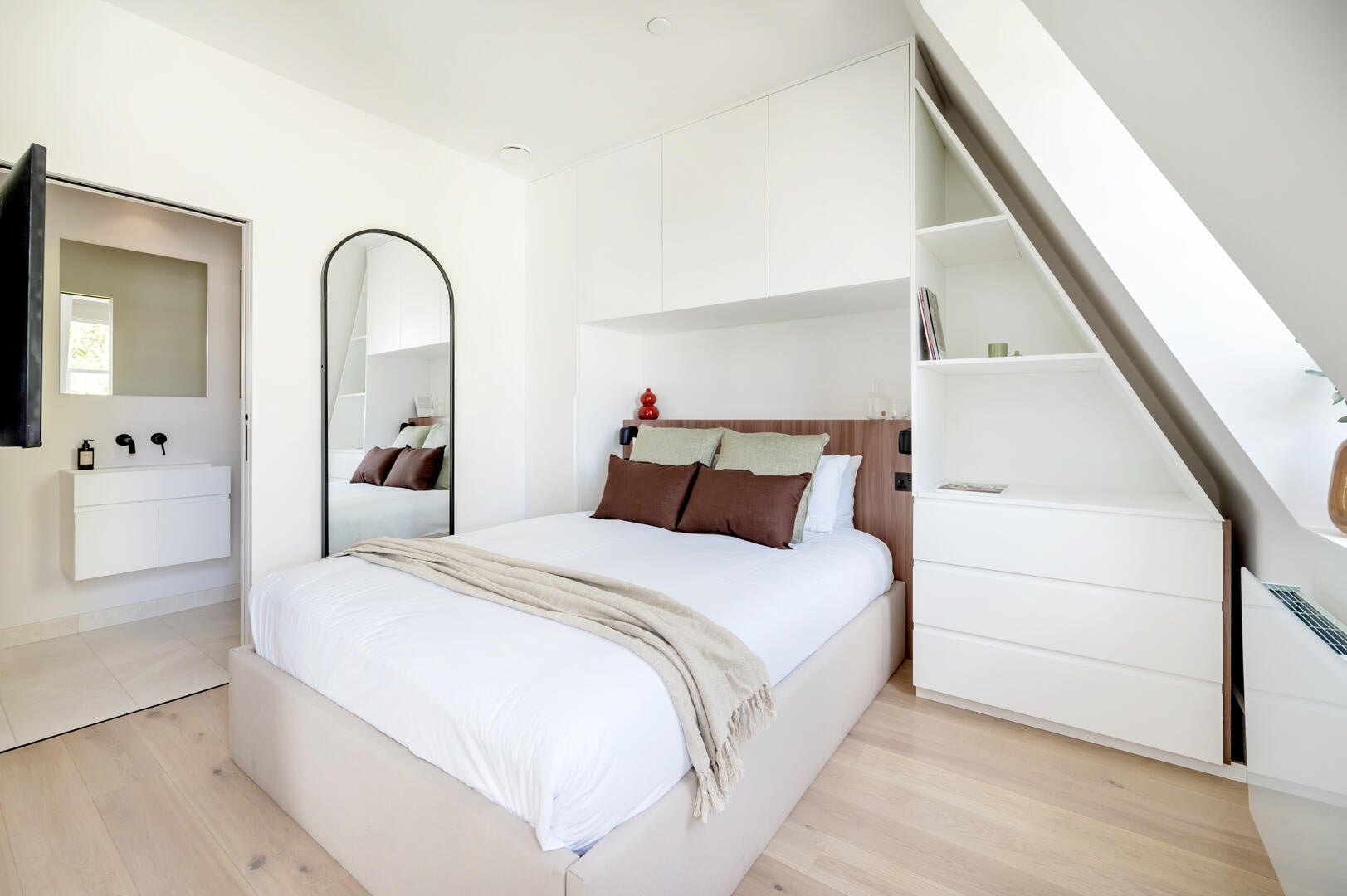 Flat Elsham Road in Greater London