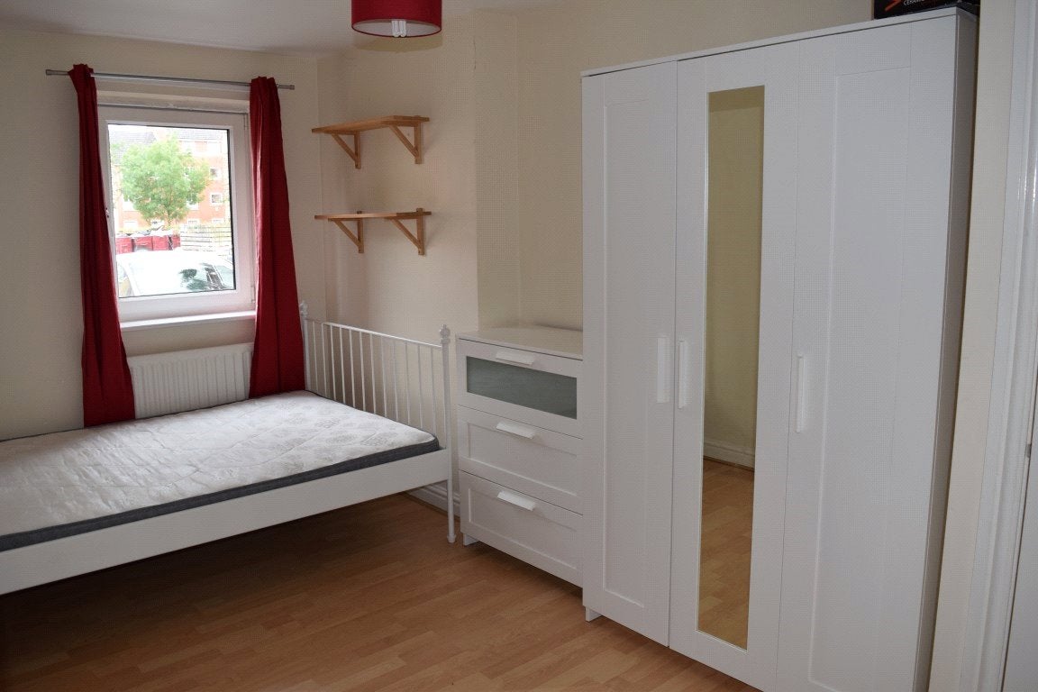 Flat Whiteoak Road in Manchester