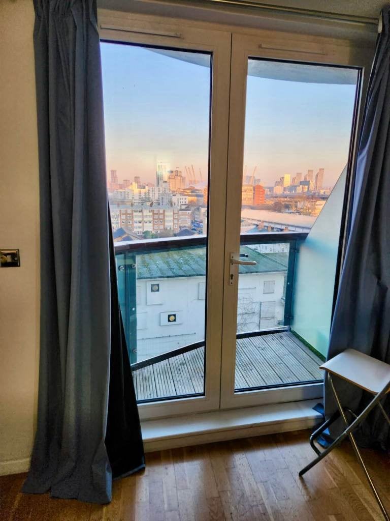 Flat Limeharbour in Greater London