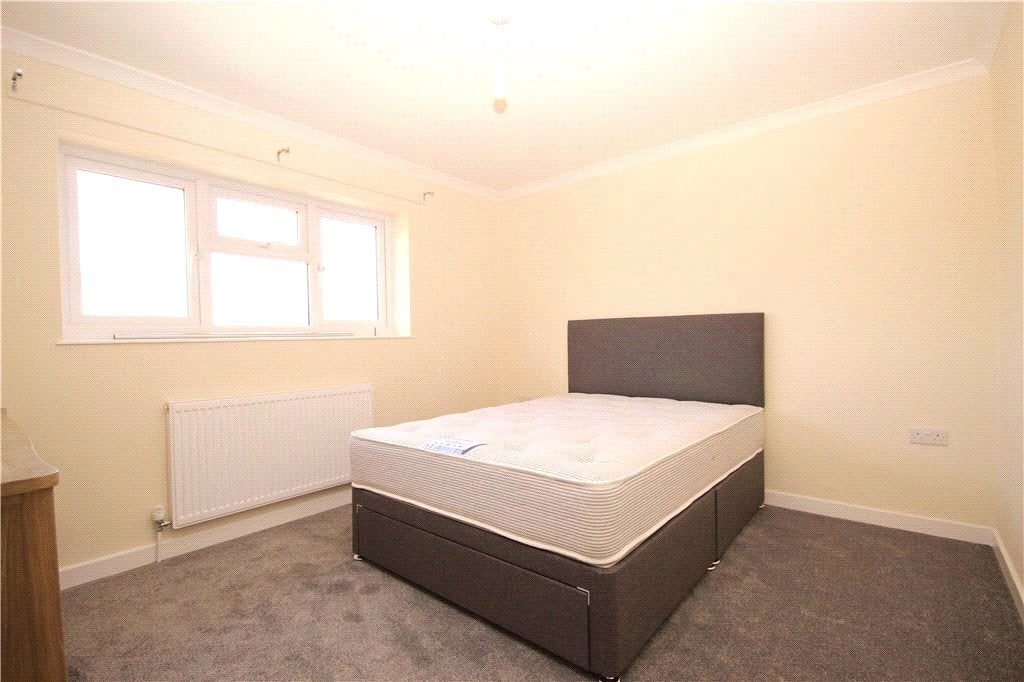 Room Blackwell Avenue in Guildford