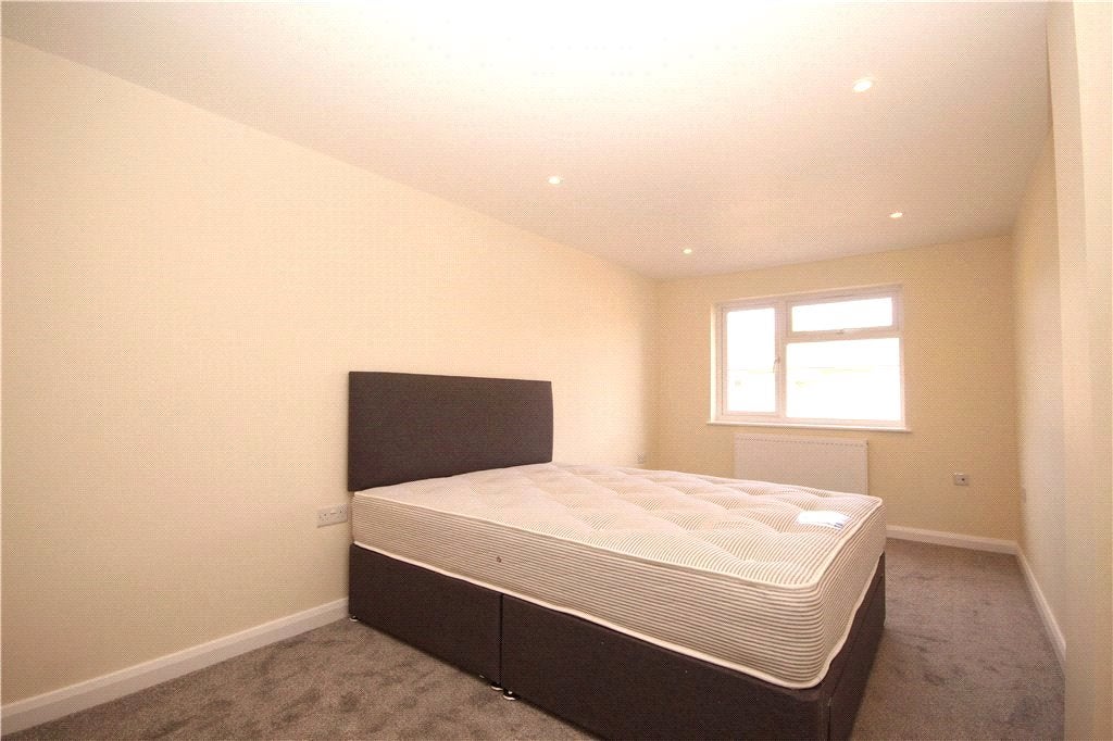 Room Blackwell Avenue in Guildford