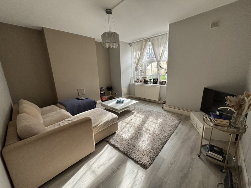 Room Tamworth Street in Greater London