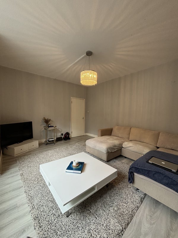 Room Tamworth Street in Greater London