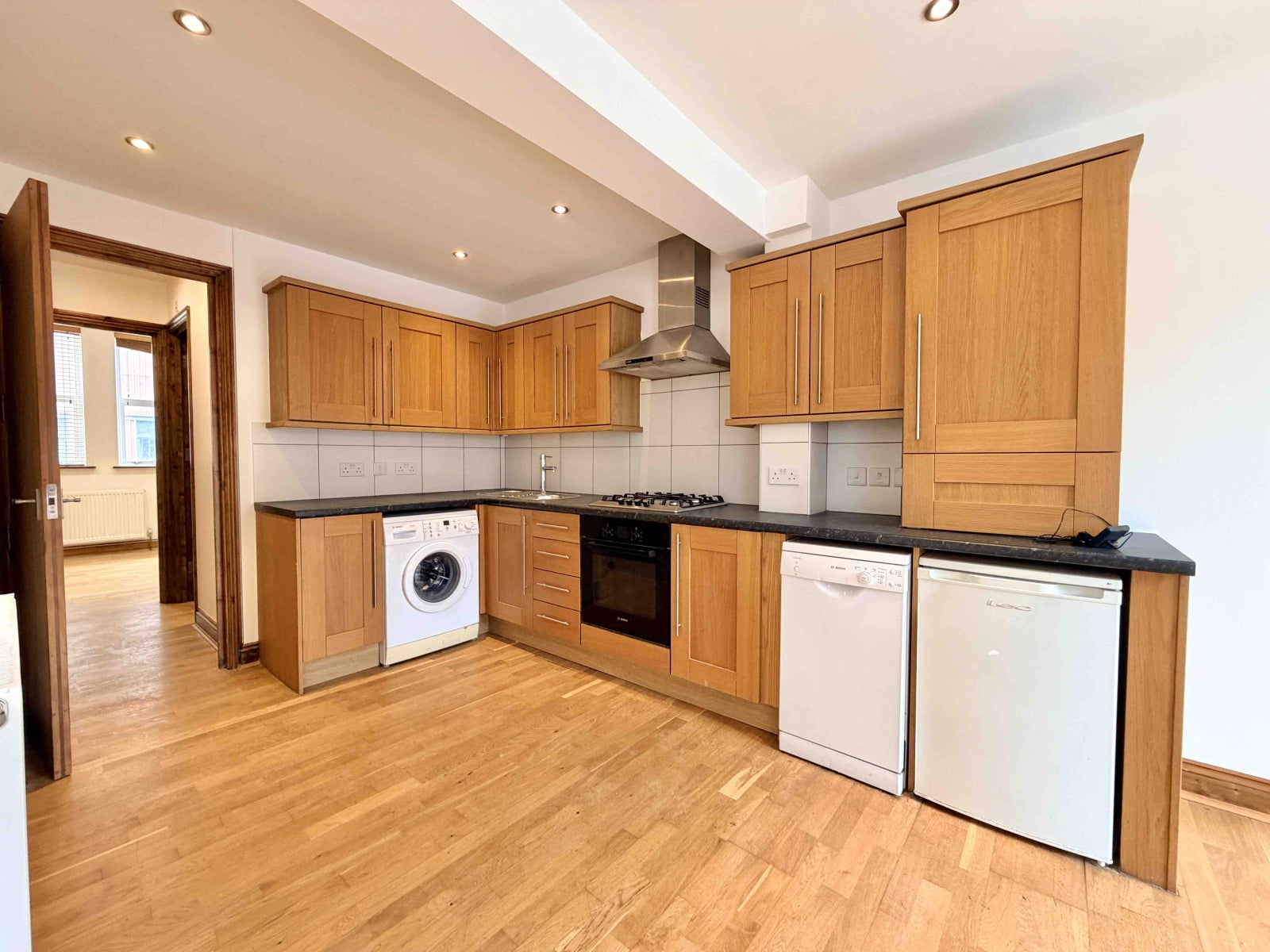 Flat Navarino Road in Greater London