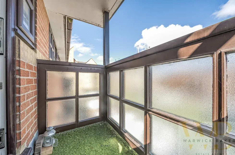 Flat Emerald Quay in Adur