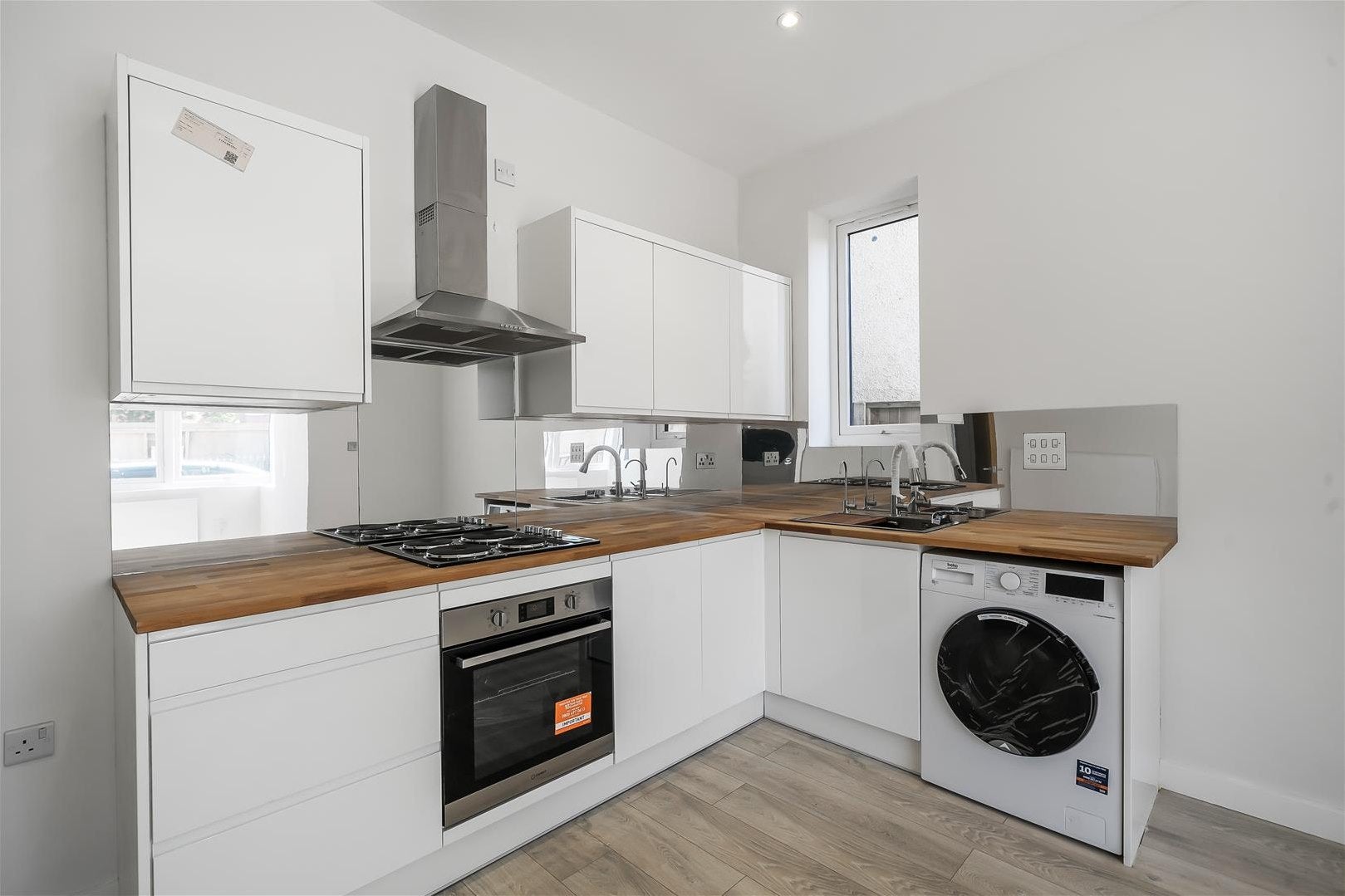 Flat Gunnersbury Avenue in Greater London