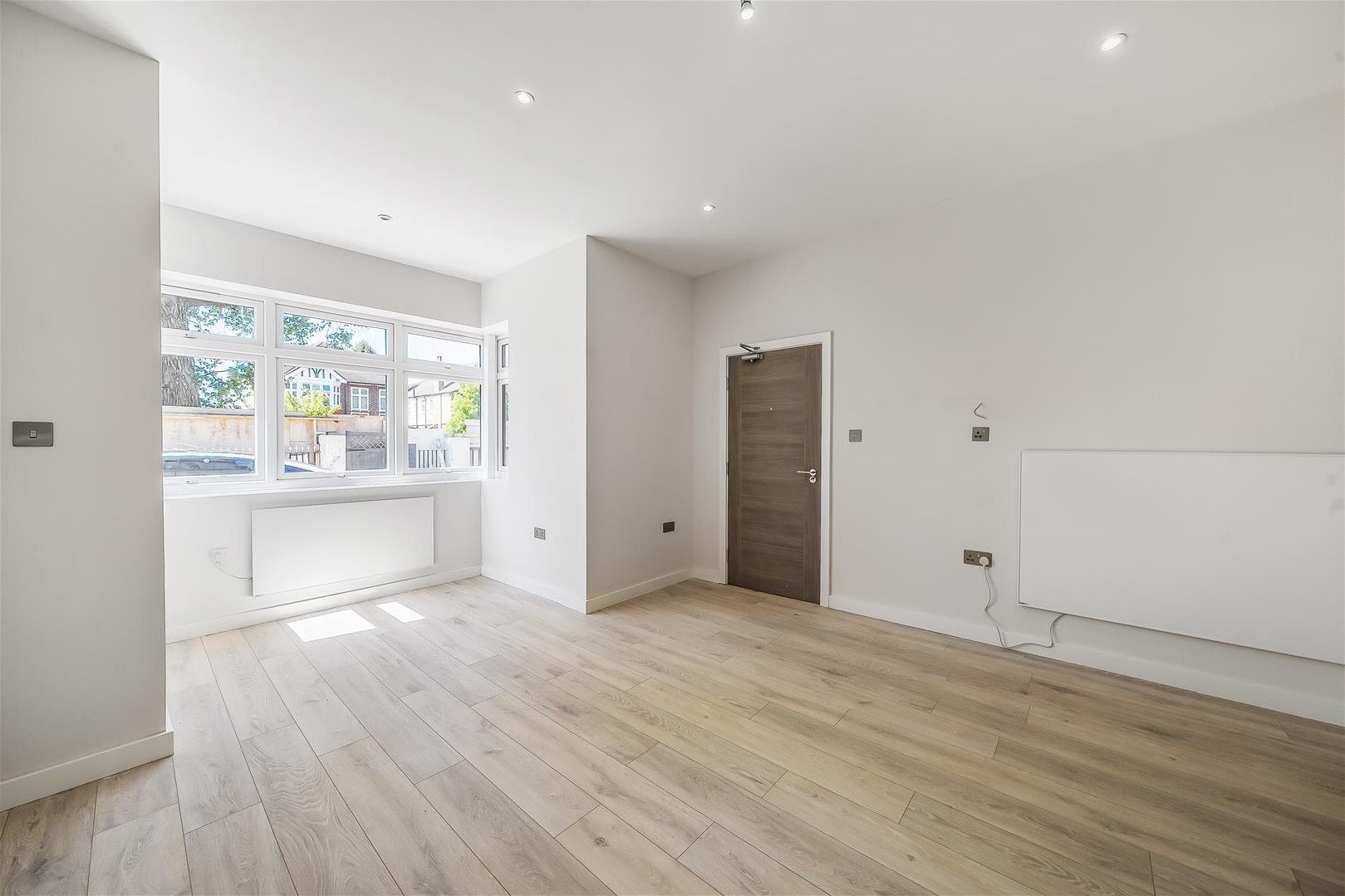 Flat Gunnersbury Avenue in Greater London