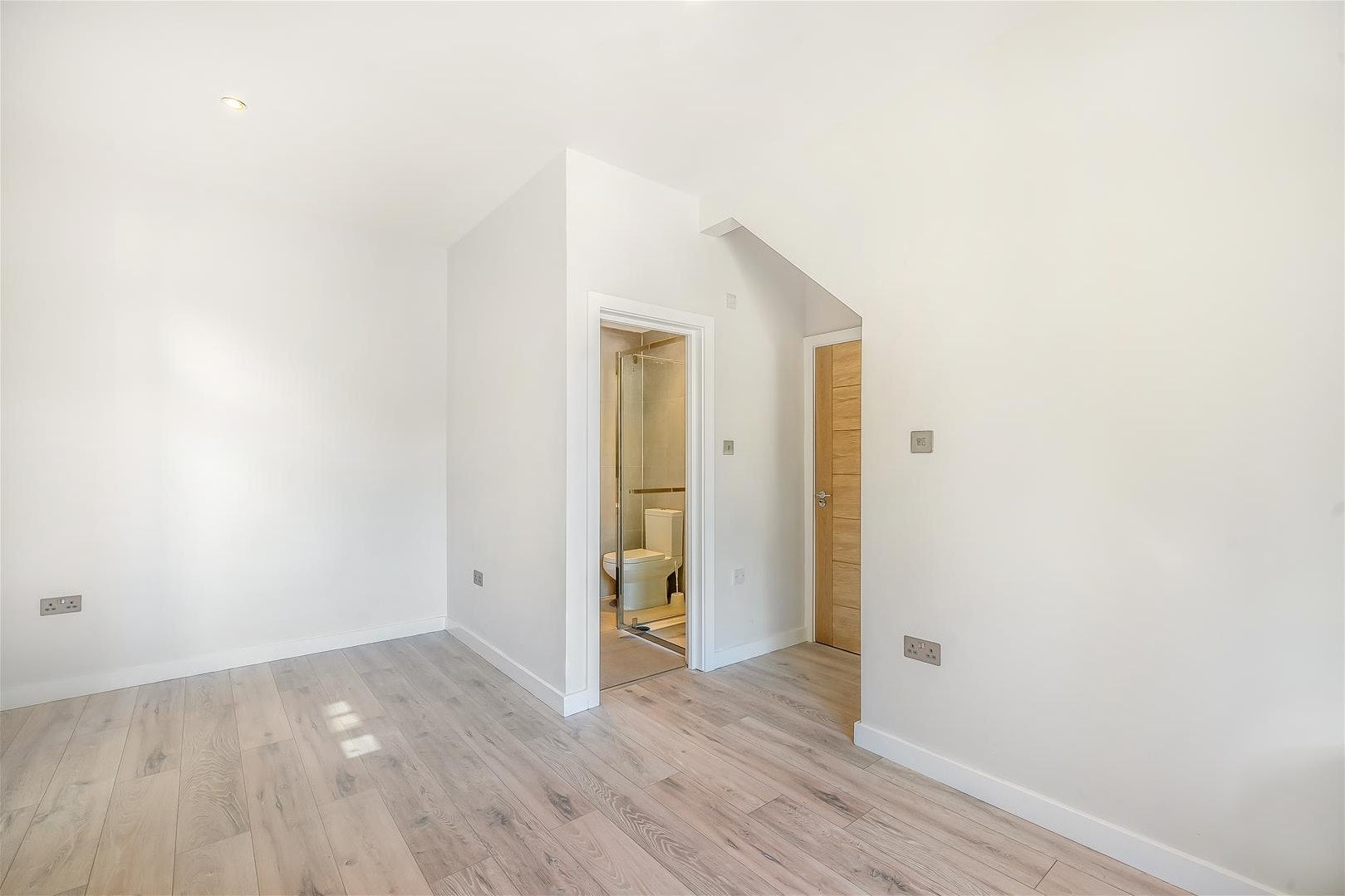 Flat Gunnersbury Avenue in Greater London