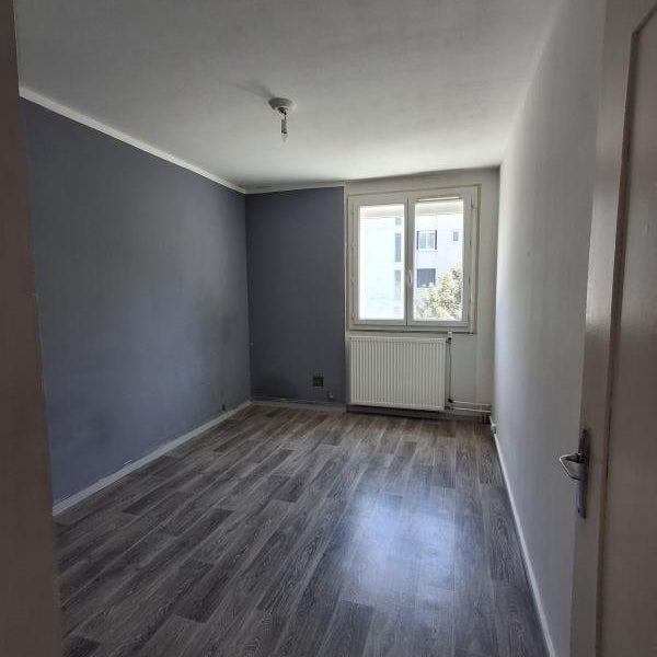 Flat Rue Danielle Mitterrand in La Tour-du-Pin