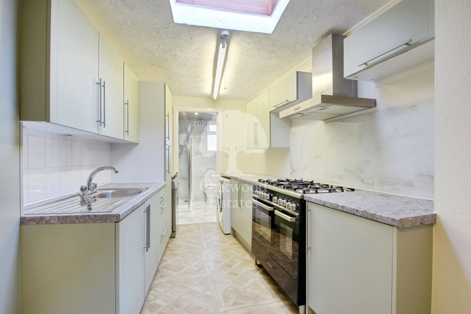 Flat Montrose Avenue in Datchet