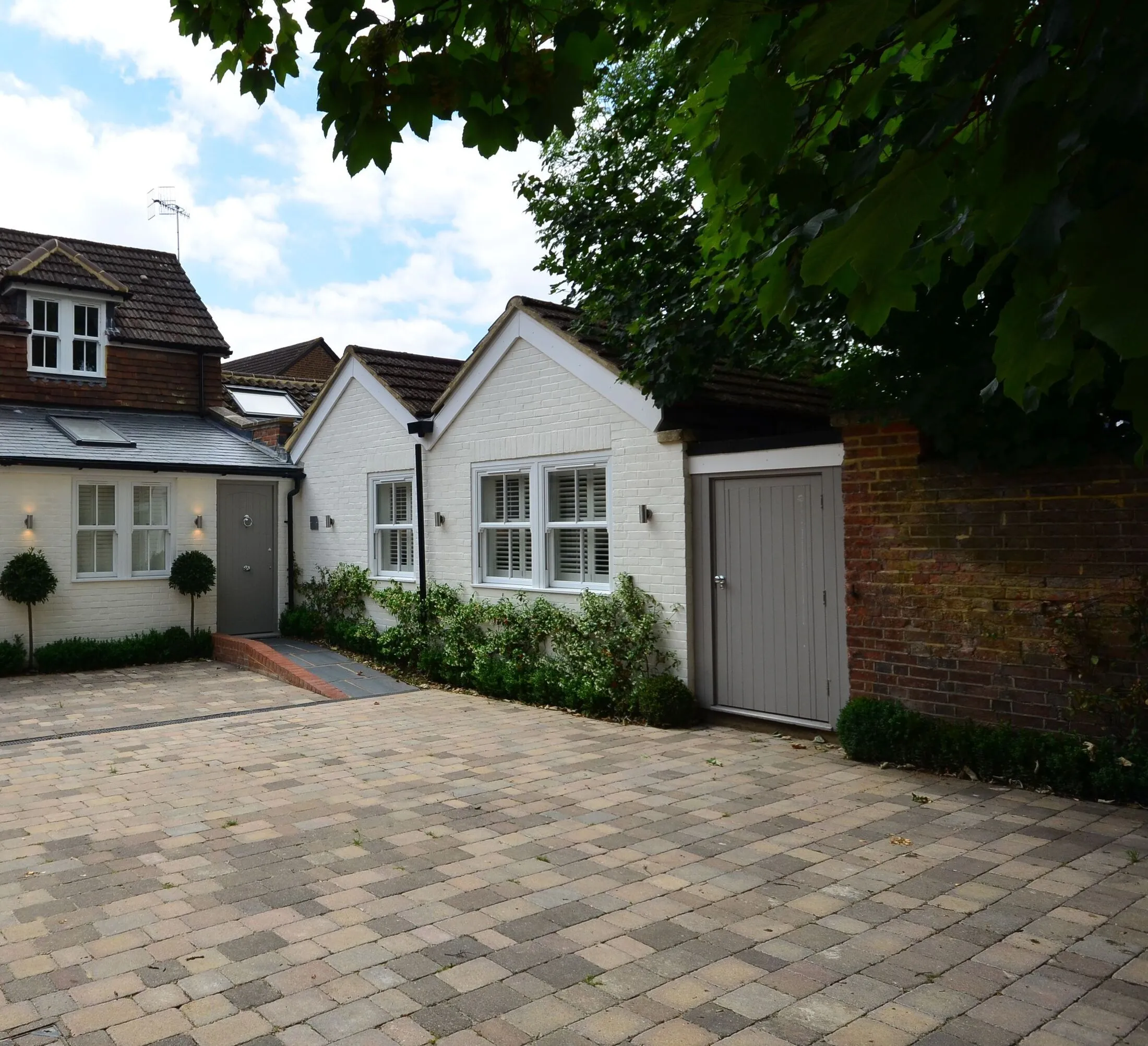 House Walnut Tree Close in Guildford