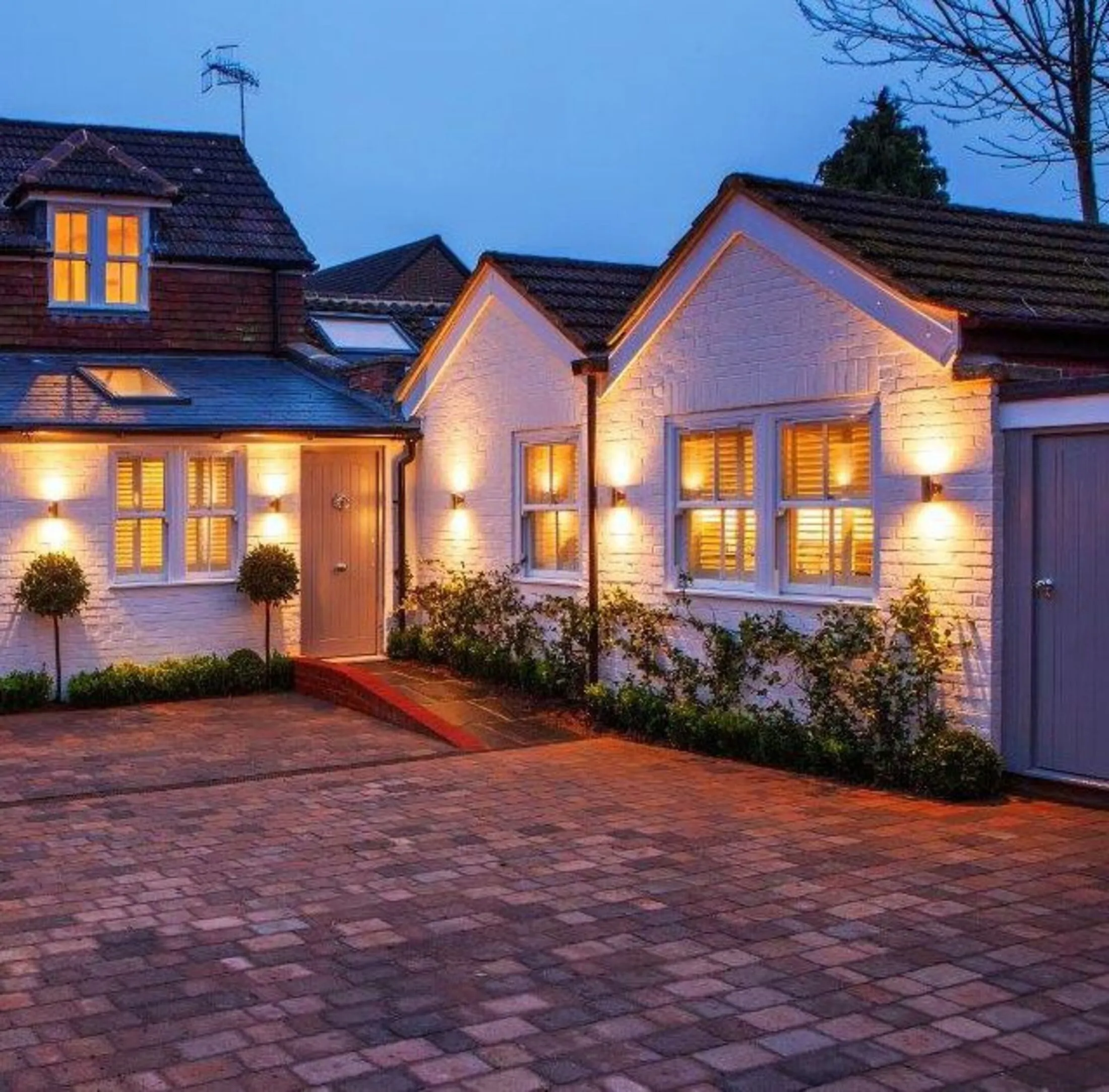 House Walnut Tree Close in Guildford