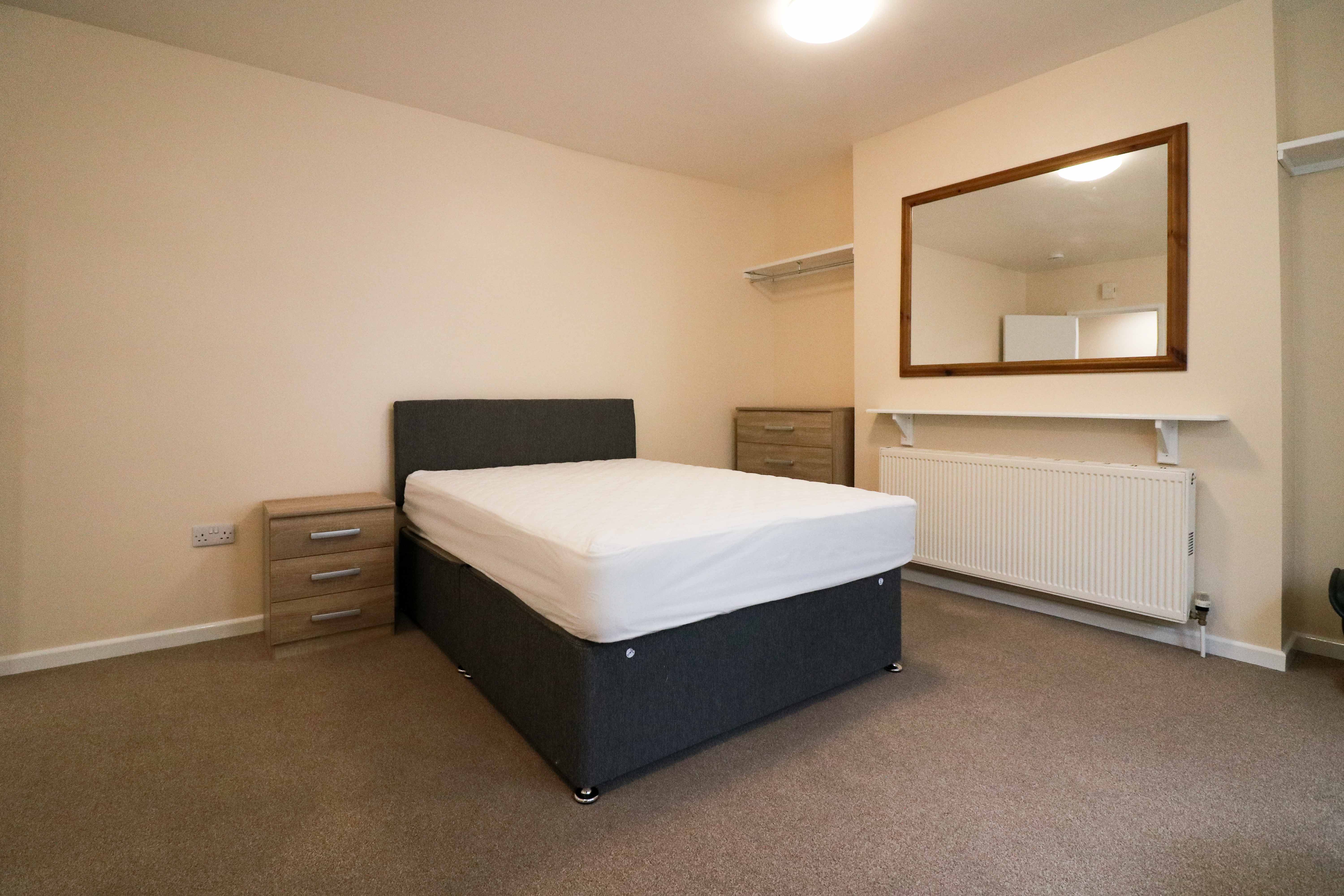 Flat Evelyn Place in Plymouth