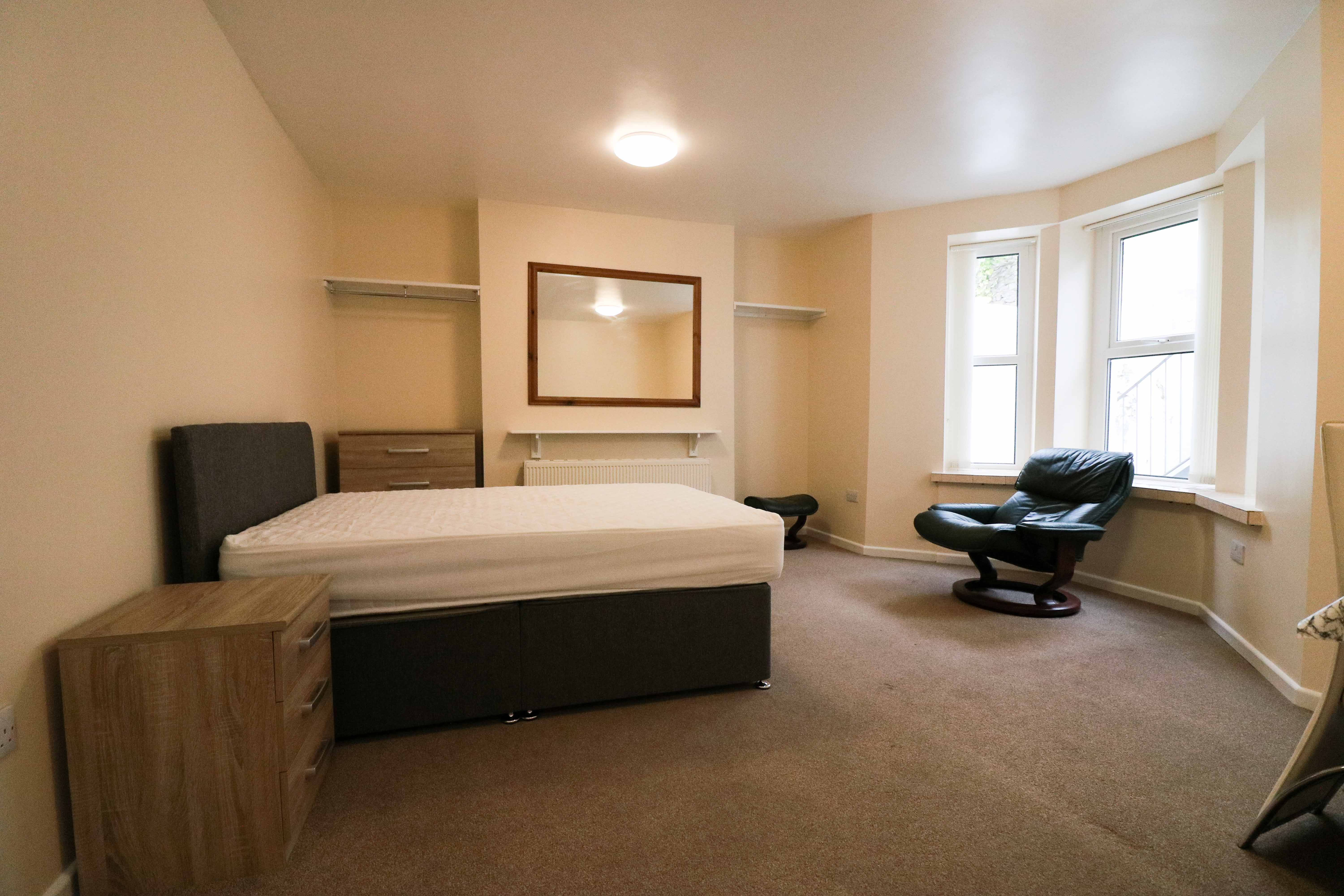 Flat Evelyn Place in Plymouth
