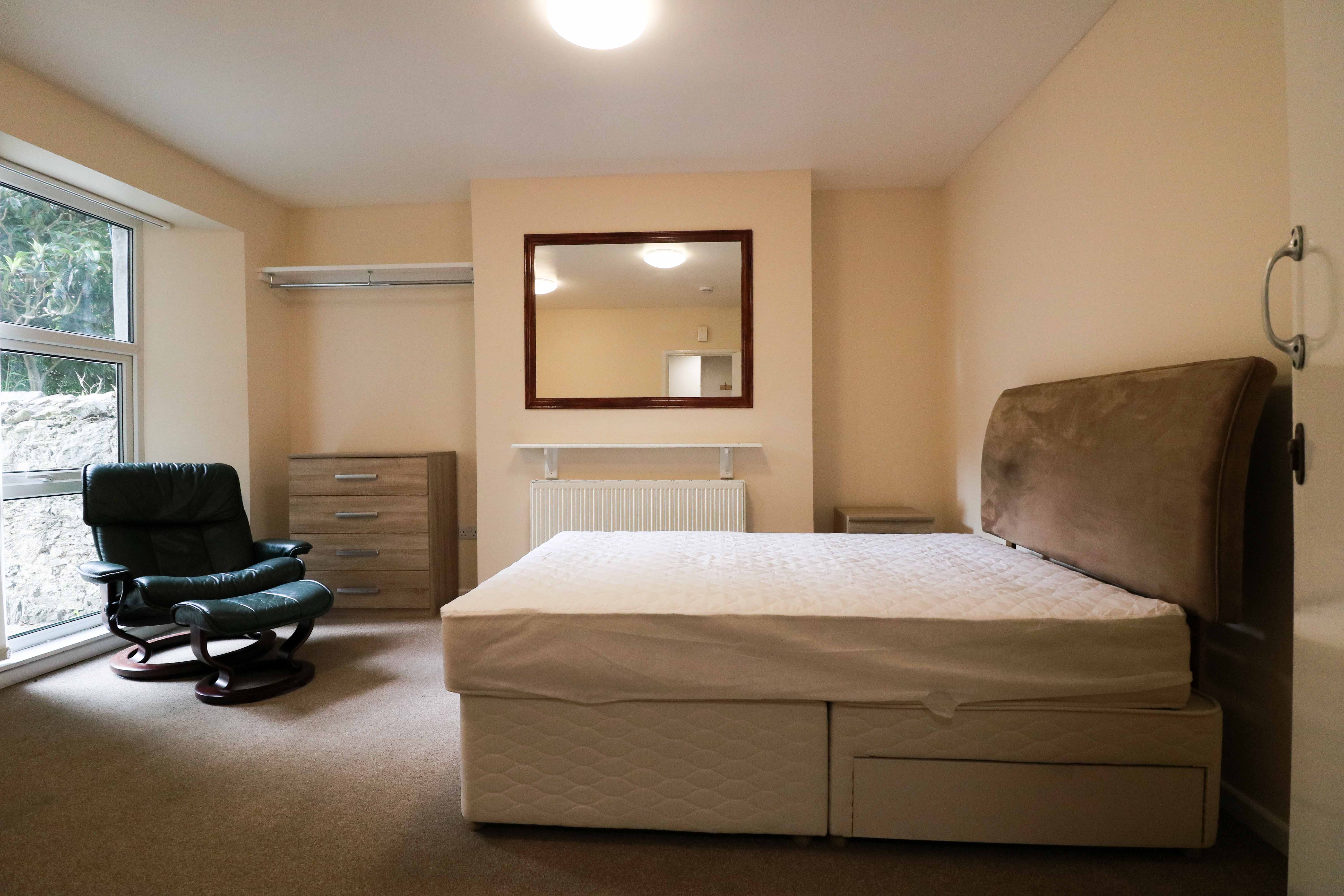 Flat Evelyn Place in Plymouth