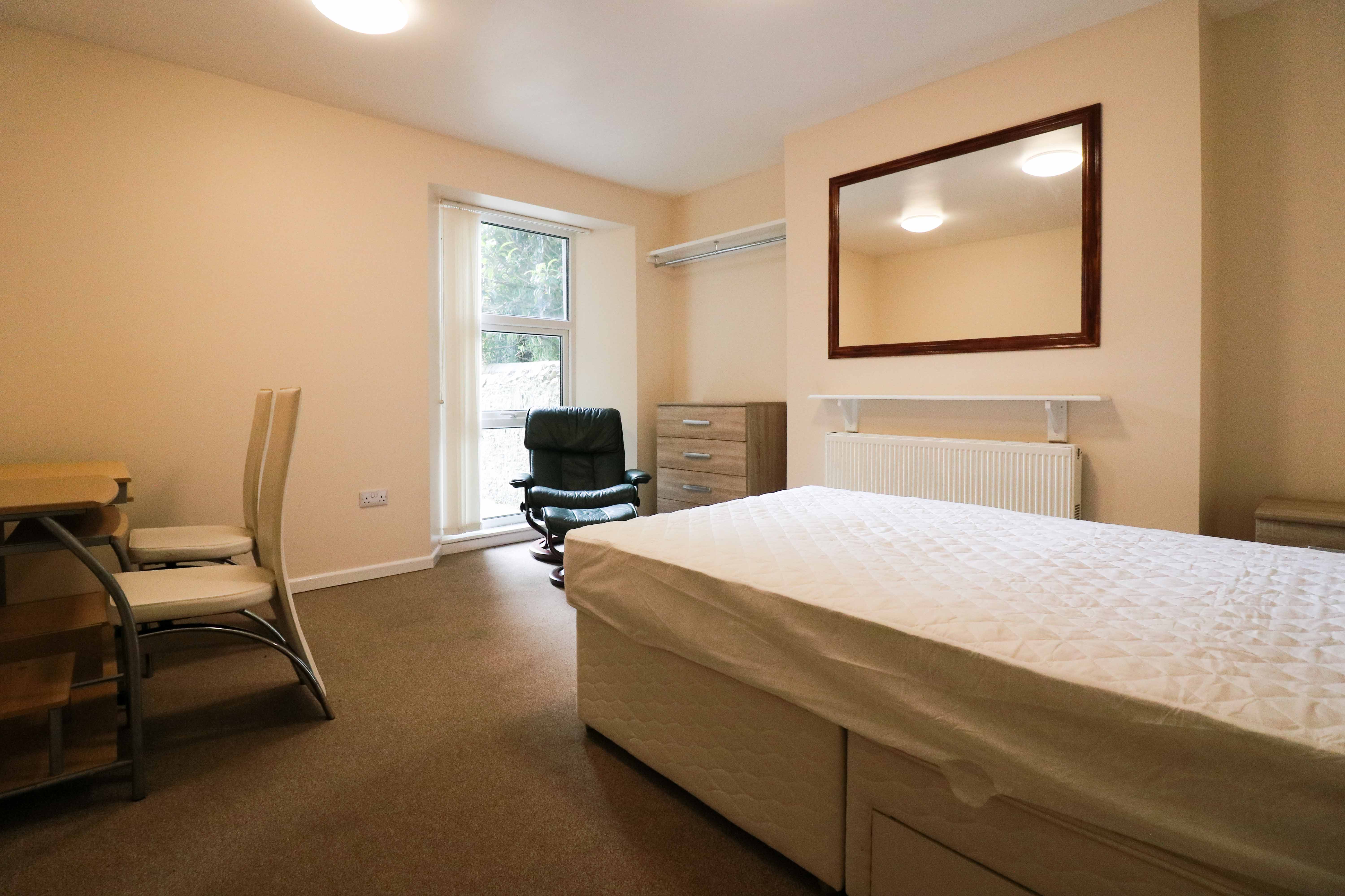 Flat Evelyn Place in Plymouth