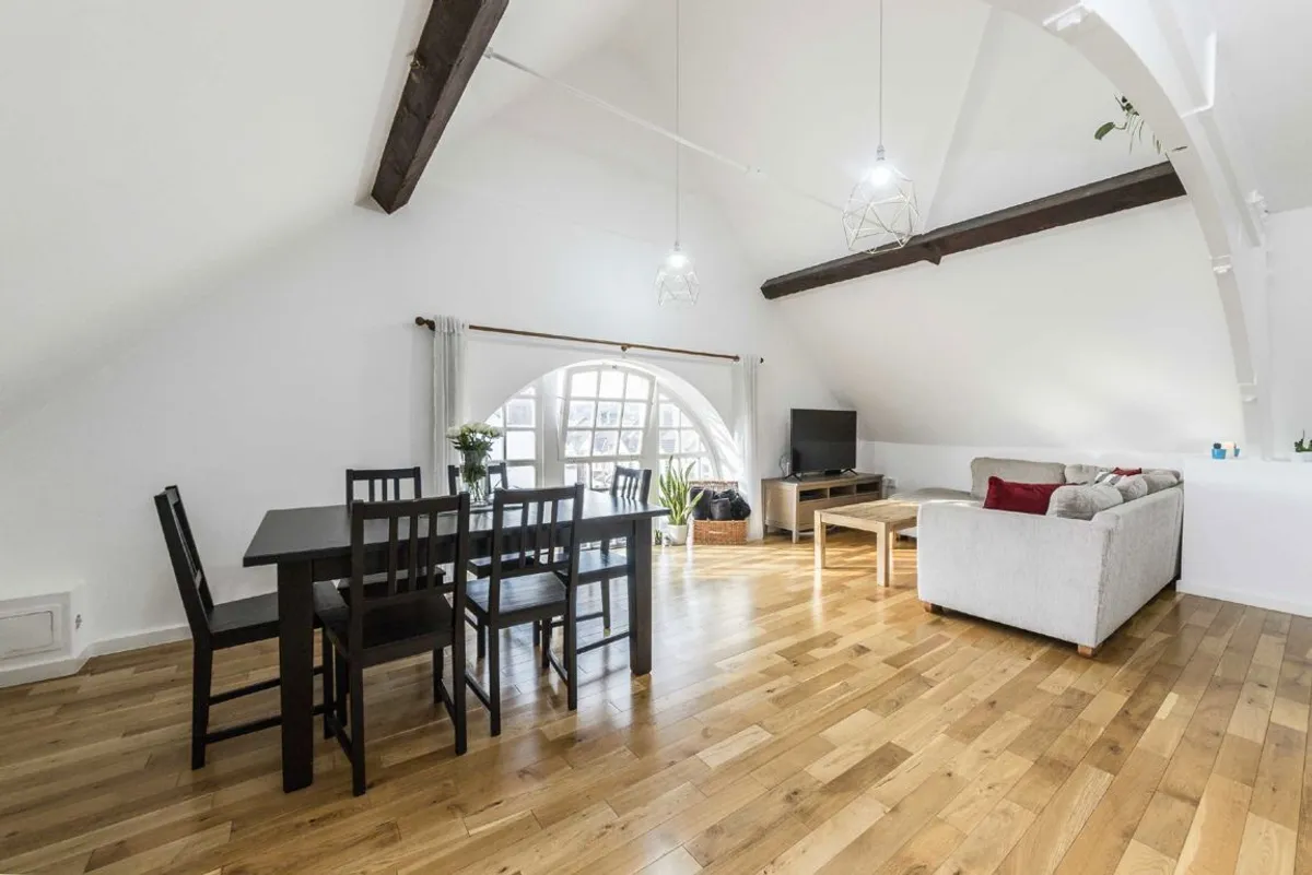 Flat Craven Gardens in Greater London