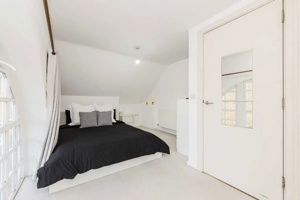 Flat Craven Gardens in Greater London