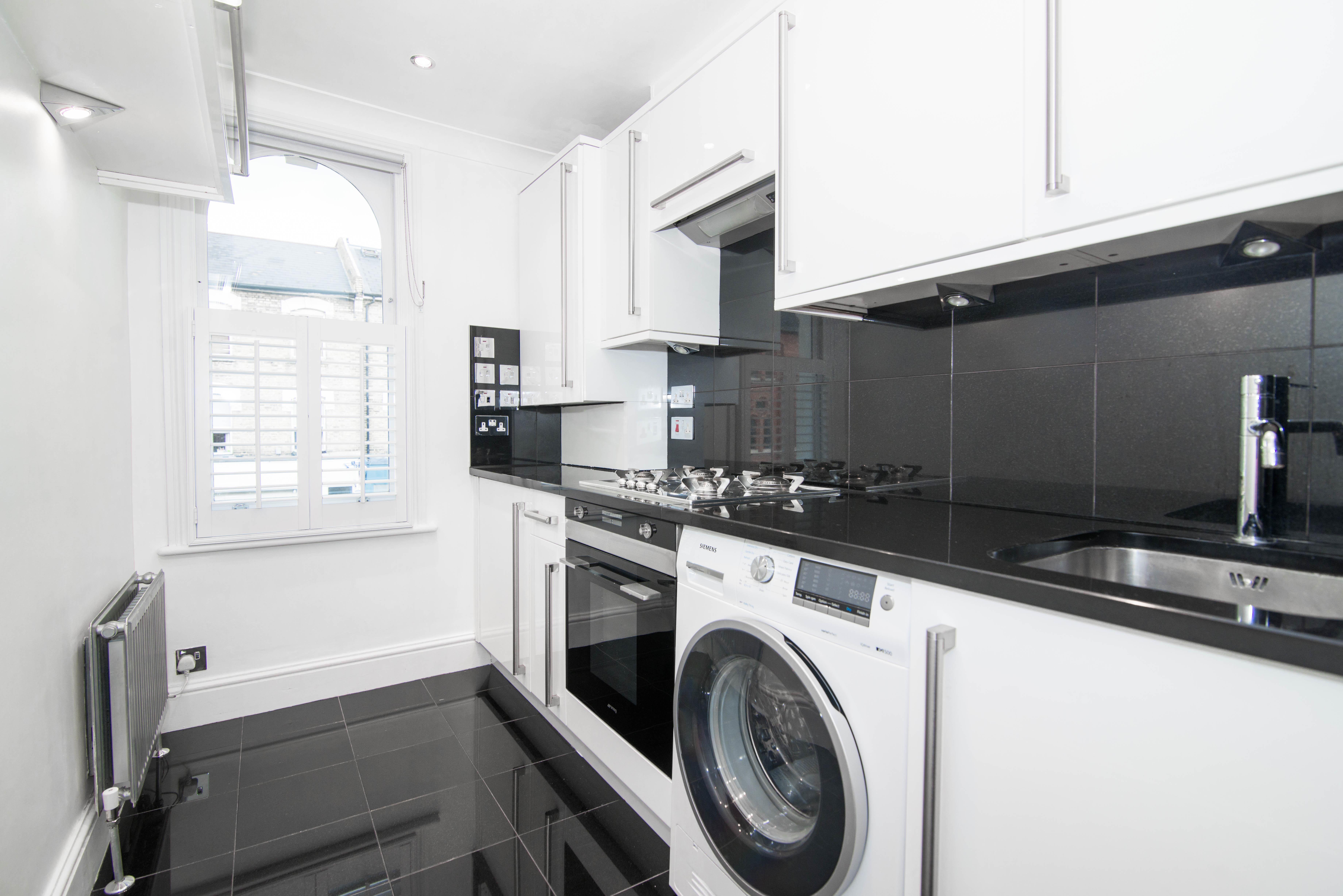 Flat Belleville Road in Greater London