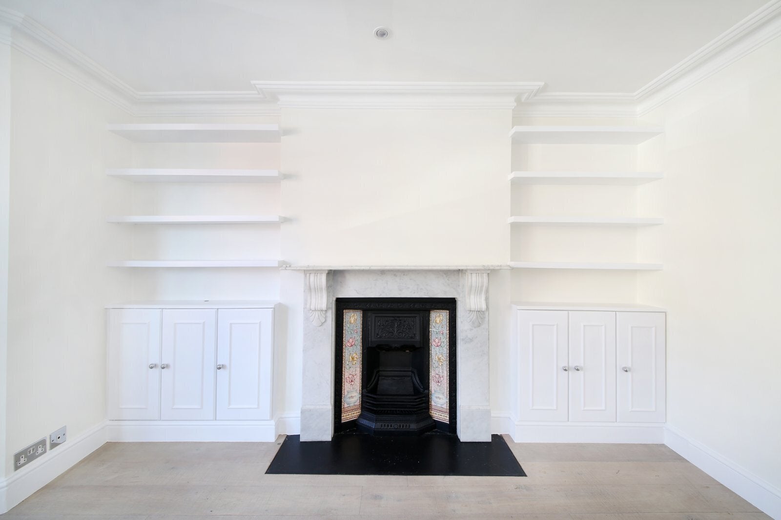 Flat Belleville Road in Greater London
