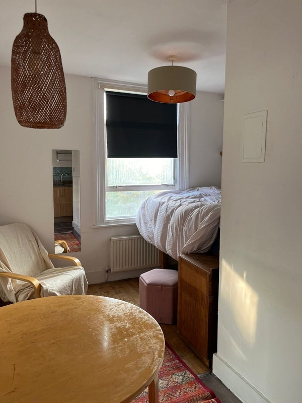 Room Frobisher Road in Greater London