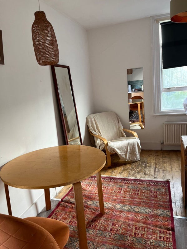 Room Frobisher Road in Greater London