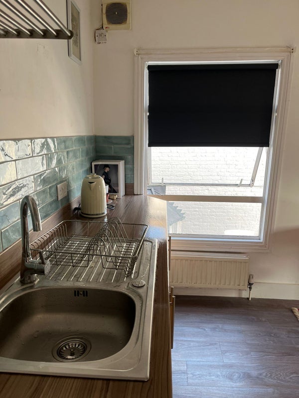 Room Frobisher Road in Greater London