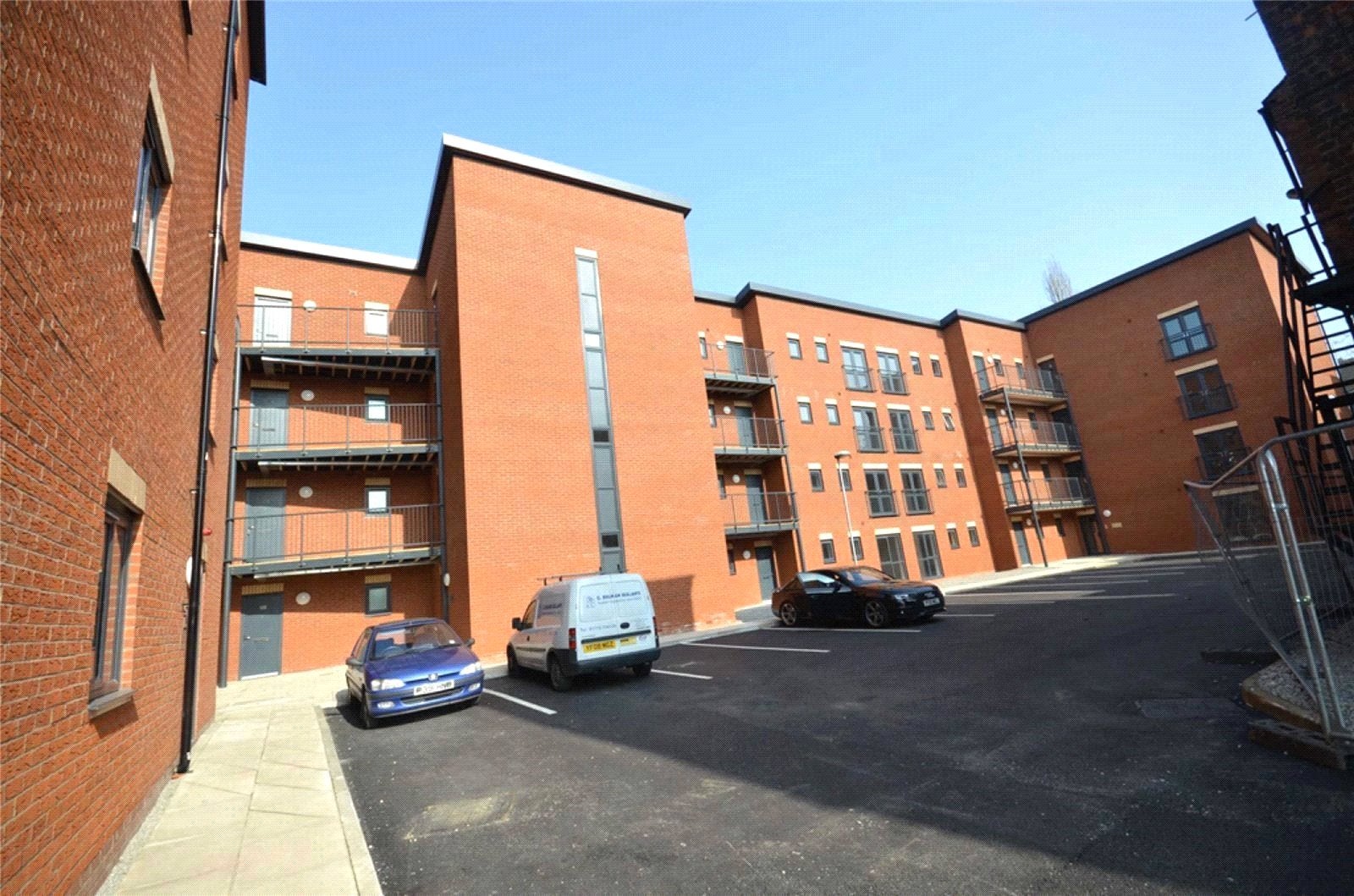 Flat Wilbraham Road in Manchester