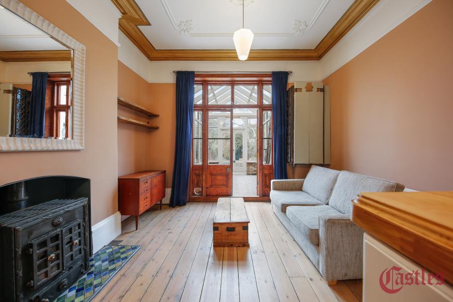Flat Elder Avenue in Greater London