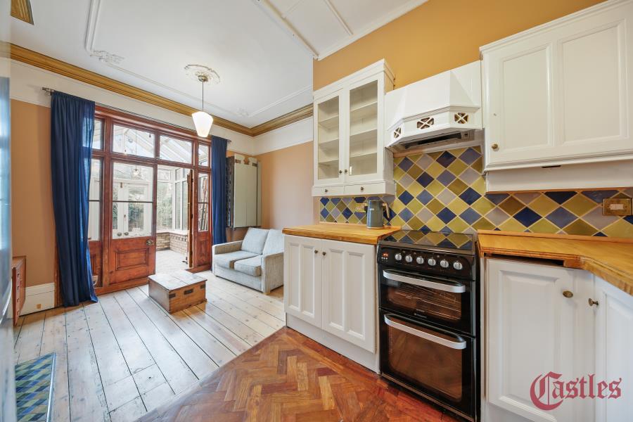 Flat Elder Avenue in Greater London
