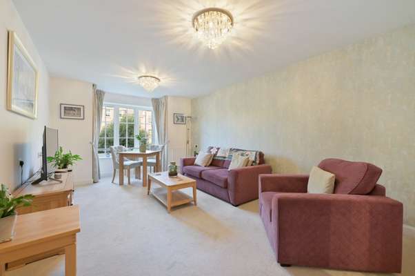 Flat Broadway in Amersham